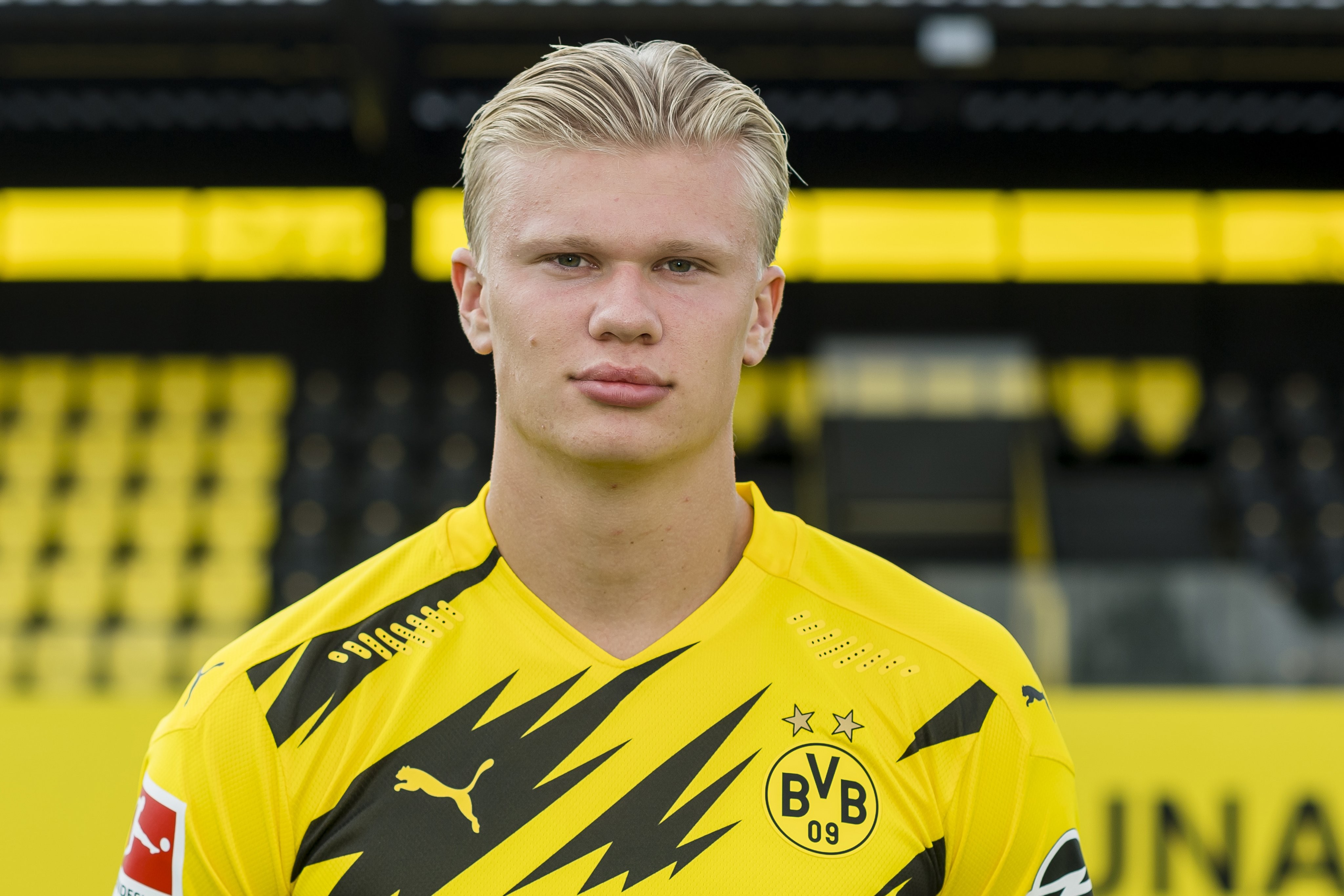 梅努申请离队，心属那不勒斯！已有12队邀约，曼联只接受租借！（梅努盼离队赴那不勒斯，12队抛橄榄枝，曼联坚持只租不卖）