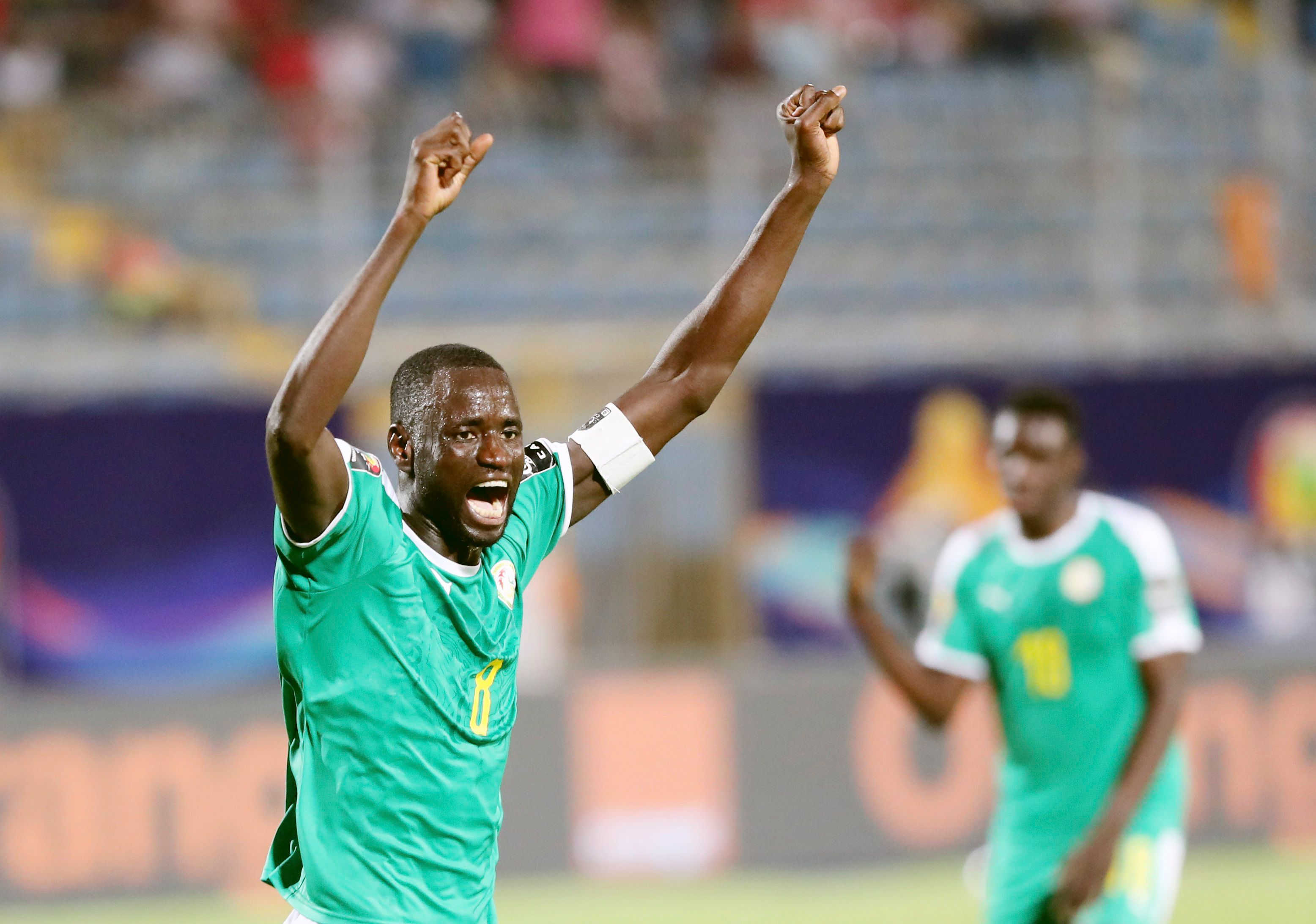 前三节手感在线！狄龙18中10得到27分3篮板2助攻（前三节手感火热！狄龙18投10中砍下27分3篮板2助攻）