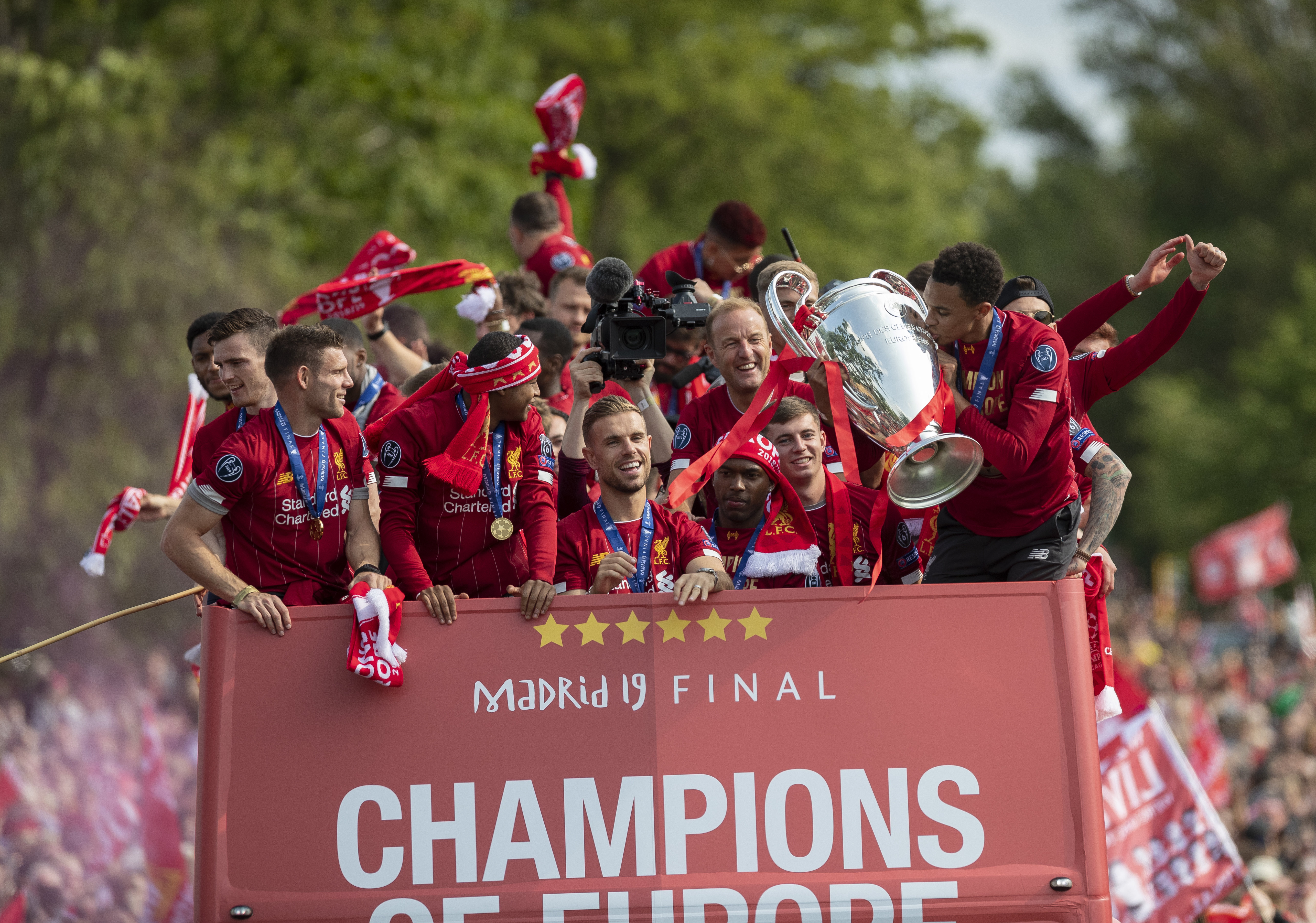 安东尼奥：拜合拉木一直在给球队带来帮助；我让球员远离外界评论（安东尼奥：拜合拉木持续为球队做贡献，我要求球员远离外界评论）