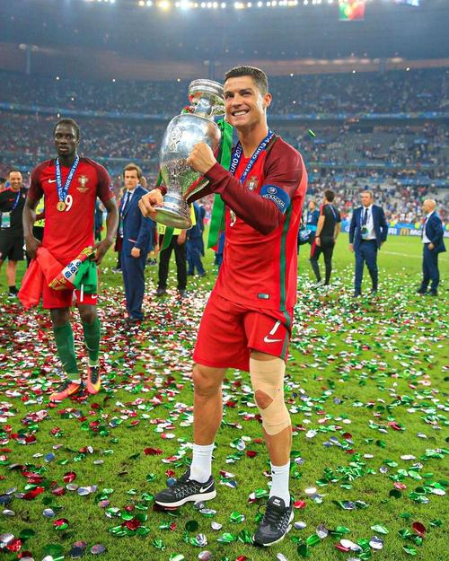 弗里克：当然想执教梅西，但他合同比我的晚一年到期（弗里克：我很想执教梅西，但他的合同到期时间比我晚一年）