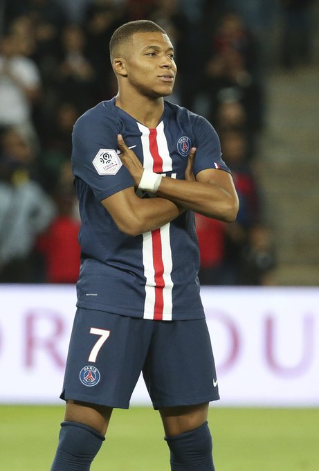 何冲找陈若琳陈芋汐教女儿跳水（何冲请陈若琳、陈芋汐指导女儿跳水）