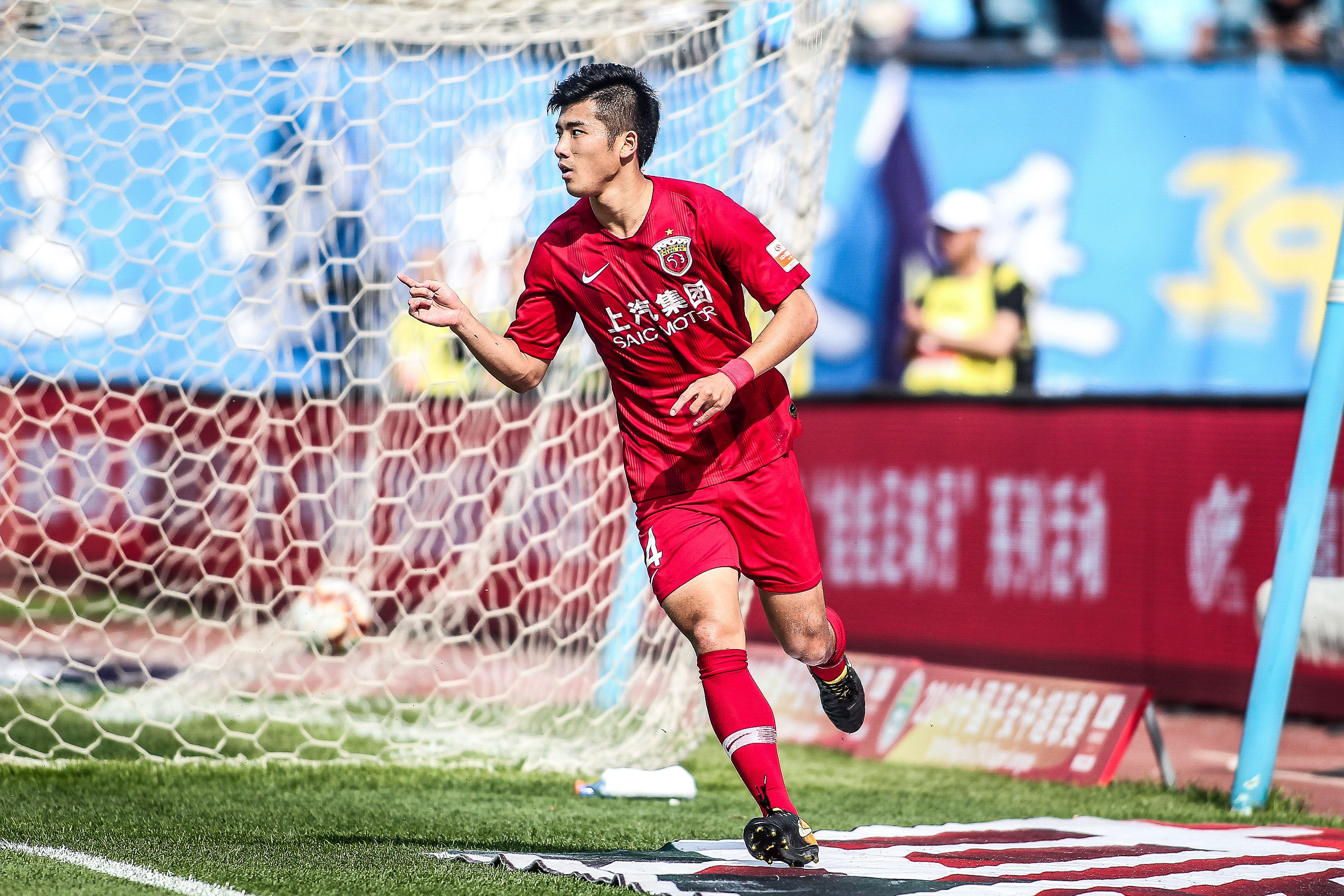 作为个体，每个人都是不同的。我喜欢吃粤菜，你喜欢...（各有所爱：我偏爱粤菜，你钟情于……）