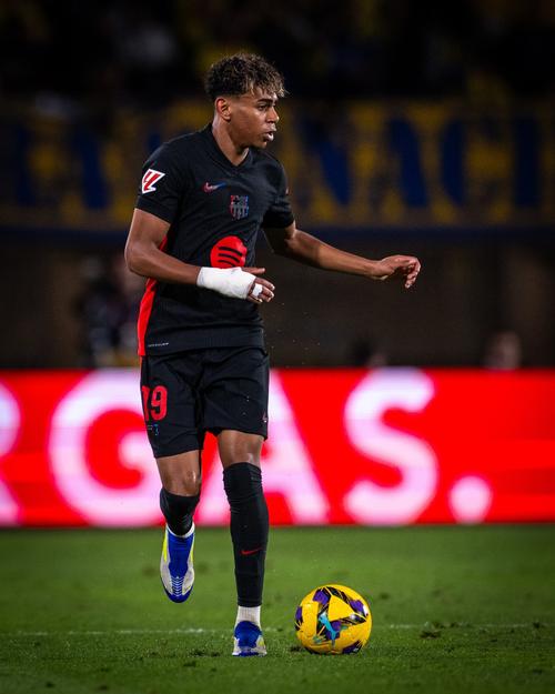 【壁纸】——梅西&哈维，巴萨时光（壁纸：梅西与哈维的巴萨岁月）