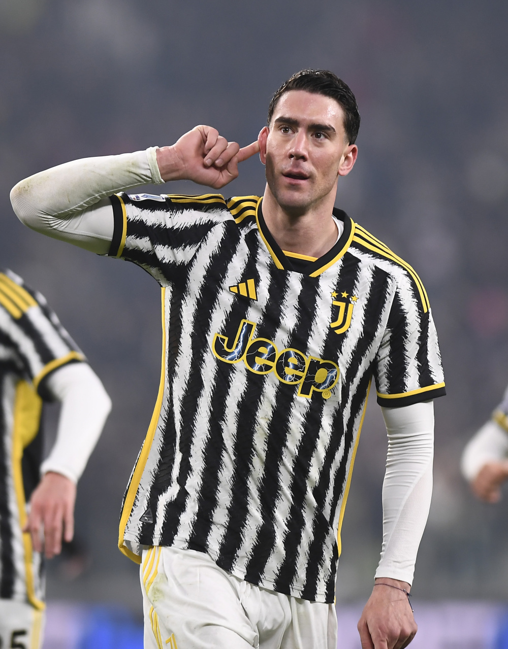 詹姆斯谈对阵独行侠：感受当然不一样，对面都是老队友和教练（詹姆斯谈迎战独行侠：心境不同，对面尽是昔日队友与教练）