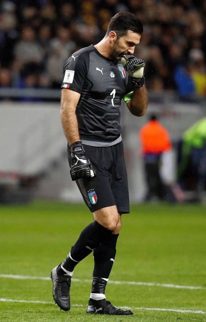 很明显，哈维＞哈维阿隆索[祈祷][good] 拉...（显而易见：哈维比哈维阿隆索更强[祈祷][good]...）