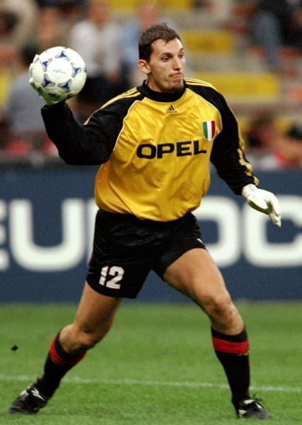 5-1到5-4！12.1亿豪门面对提款机惊险19连胜 神锋英超100球破纪录（从5-1到5-4！身价12.1亿豪门险胜“提款机”豪取19连胜，神锋英超百球创纪录）