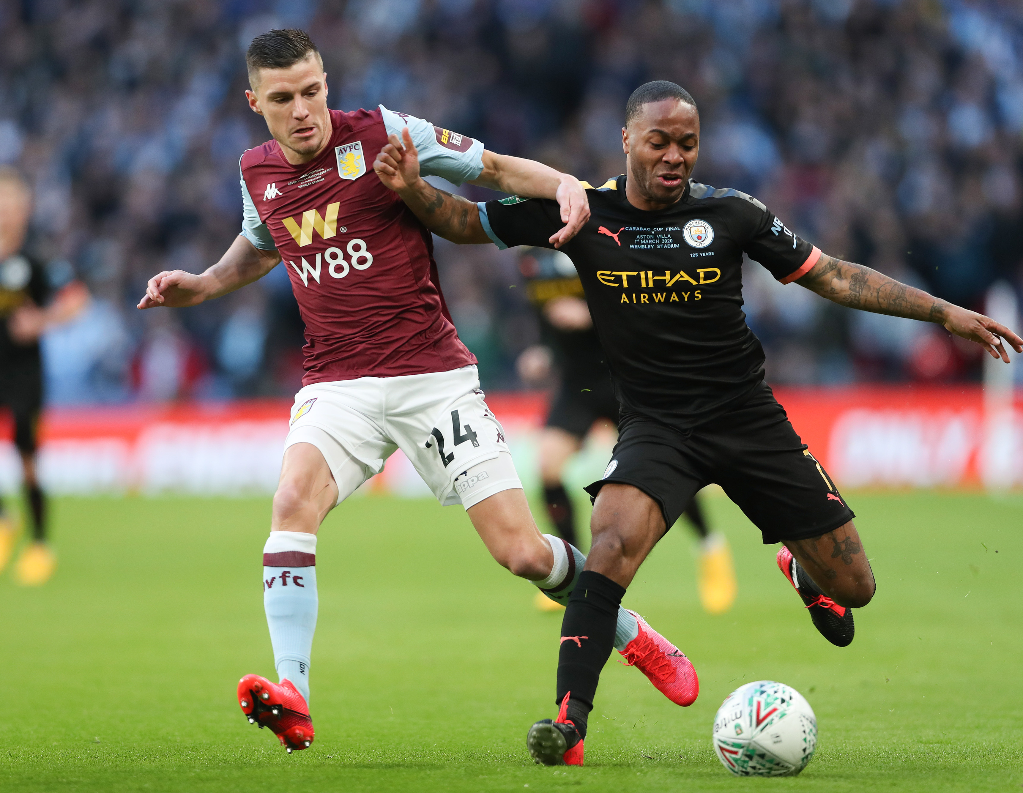 跟队记者：对阵巴萨赛前，蓝军主场外将竖立“寒王帕尔默”冰雕（随队记者：巴萨战前，切尔西主场外将立“寒王帕尔默”冰雕）