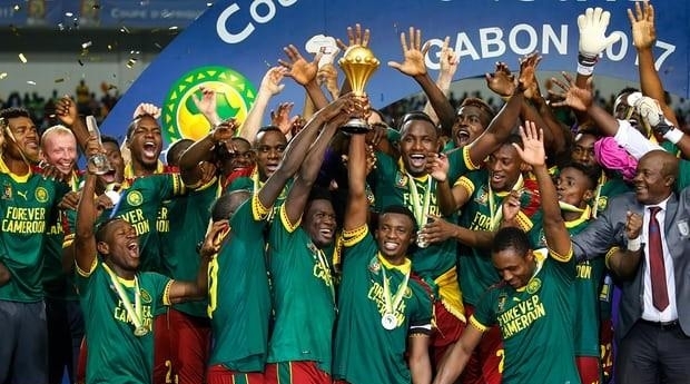 中超赛场争议判罚：VAR判罚引发热议,（中超判罚风波：VAR成争议焦点）