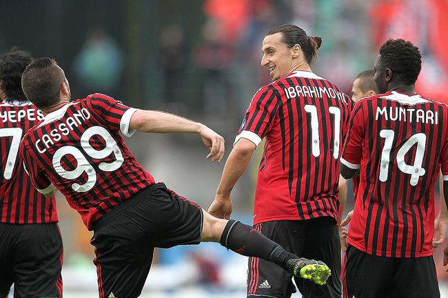 曾经的前场搭档！安东尼和拉什福德拥抱这一刻，你想到了什么？（安东尼与拉什福德相拥：昔日前场拍档这一瞬，你想到了什么？）