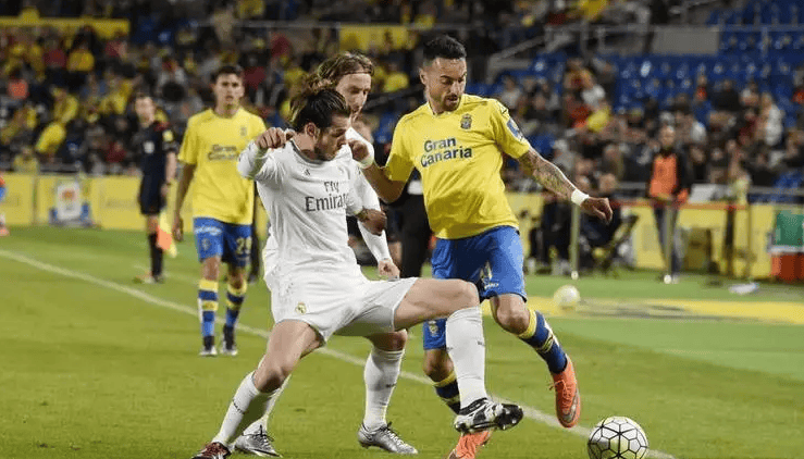 汉堡官方：格拉策尔右大腿肌肉纤维撕裂，将缺阵今年剩余比赛（汉堡官宣：格拉策尔右大腿肌肉纤维撕裂，无缘今年剩余所有比赛）